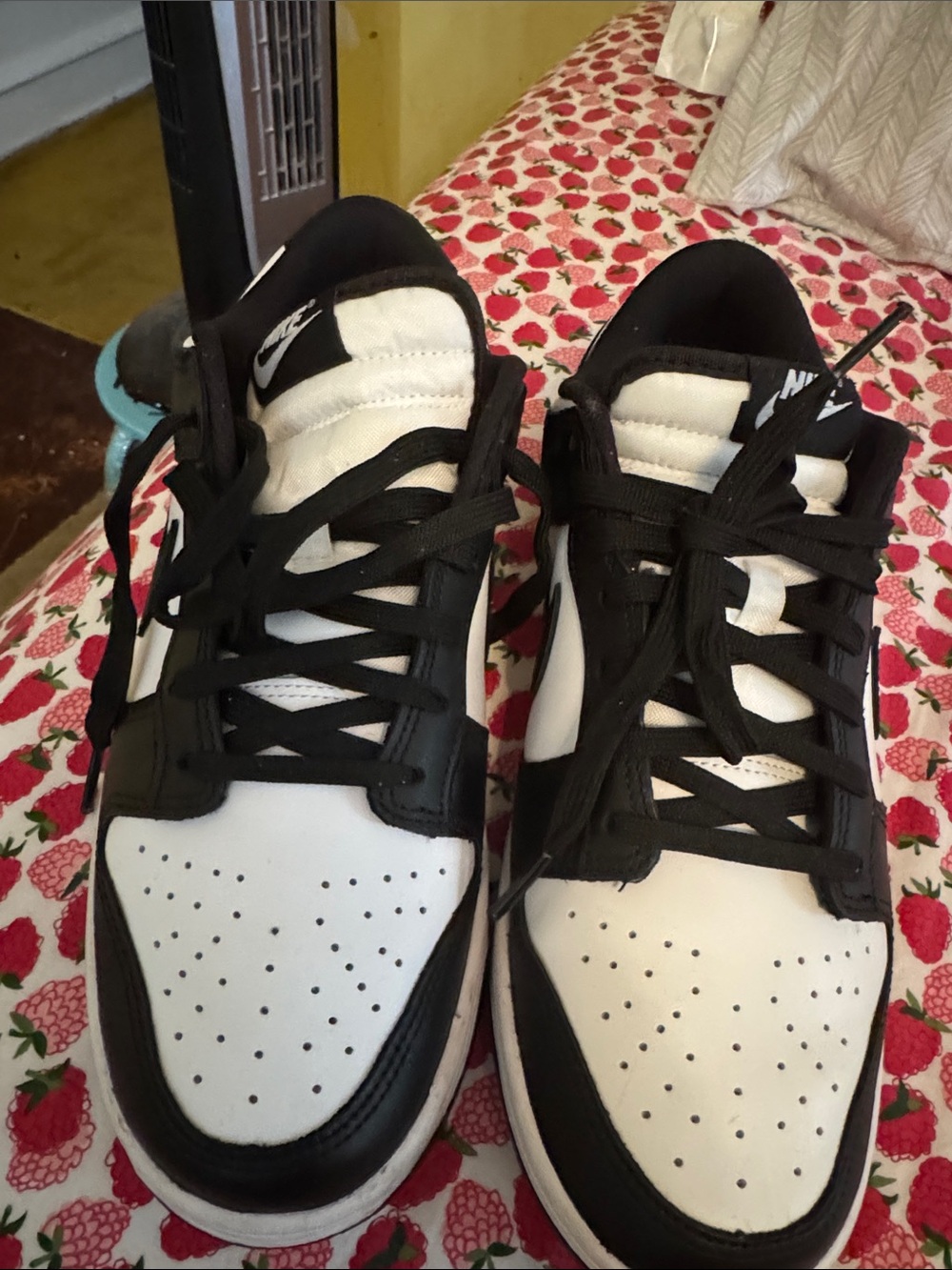 Nike Men’s Black and White Low-Top Sneakers — Classic Contrast